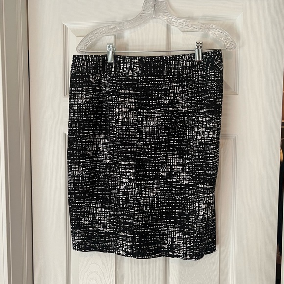 Calvin Klein pencil skirt black and white - Picture 2 of 3